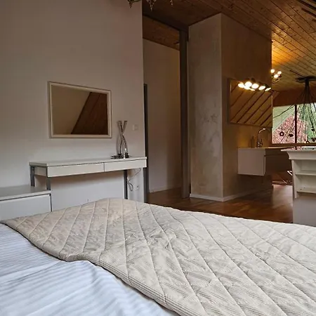 Typu Penthouse Dwupoziomowy Z Wanna, Tarasem Oraz Pieknymi Widokami Na Gory